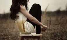 深夜朋友圈心酸无奈，流淌着让人哭红了眼的泪水般句子