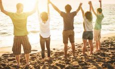 如何用温暖的话语安慰伤心的朋友并给予精神支持？