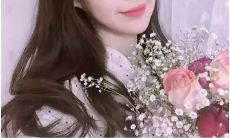 创意十足的美妆社交媒体热潮:为自拍撰写精致、独特的句子引起关注