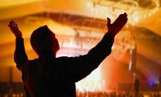 令人感动落泪的深情唯美句子，让心碎在痛苦之中得以凝固