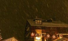 在雪花飘落的时候，如何表达流淌的情感——一篇充满感性诗意的文字？