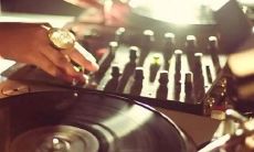 向我最敬爱的母亲诉说无尽的感激，祝福她度过一个温馨难忘的母亲节