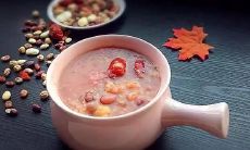 欣赏庆祝腊八节的令人感动的诗句，感受中华民族丰富多彩的传统文化之美！