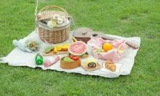 跨越十月的门槛，迎接文字和图片的奇妙组合——小编精心挑选的心情短语，助你打造精致朋友圈！