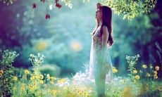 漫长岁月，青春如梦，人生恍若昨日，岁月无情匆匆而过