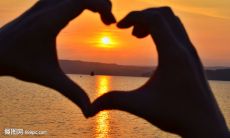 唯美短句子：一份爱情的句子，让你心醉于情的众多美好，绝对不只有短短的几个字！