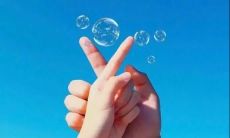 创建一些富有文艺气息的句子,表达深情爱意的方式