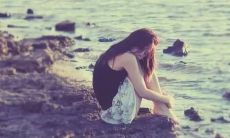 烦躁不安、心情低落，带着委屈与眼泪的独白：一个人的苦闷和痛苦