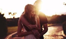 一些充满幸福的描述爱情的句子，让你感受到无尽的爱意和温馨