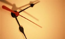 感慨时光飞逝之美：流转岁月的唯美古诗引人深思