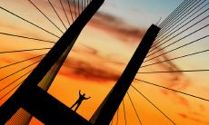 不懈努力，持之以恒，执着拼搏，不放弃的句子