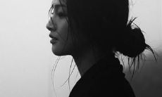 经历情感困扰、愁眉不展和内心郁闷的表述