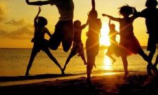 收录多位名人的探讨友谊的经典语录,带给你对友谊的深刻思考与启示