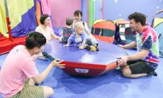 早教中心老师的座右铭：为婴幼儿打造一个全面发展的成长环境，引领他们走向美好未来！