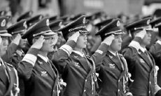 向烈士致哀的句子和向英雄致敬的短语,向那些为国捐躯的勇士们致以最深切的悼念和最高的敬意