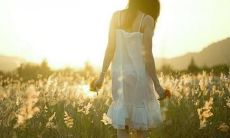 随着岁月流逝,我对你的爱情日渐浓深