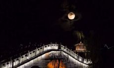 一起来欣赏美丽的中秋赏月，感受唯美诗句的魅力！