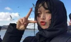无忧无虑的笑容:形容女生开心快乐的优美句子