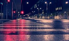 在黑暗的夜晚,探索着寂静的街道:一系列描绘夜晚的恰当句子