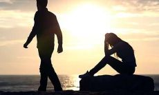 当爱已经伤痕累累，让心彻底崩溃的句子