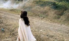 有时候保持拥抱，有时候松开拥抱：探讨爱情、友情、家庭关系中的拥抱与释放