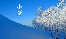 或许可以这样改写: 凝视小寒的美妙风景,思绪泛起优美的诗句