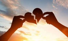 合适的分手后发朋友圈文案,以缓解分手带来的痛苦和焦虑情绪,同时向社交圈子传递正能量和积极信念