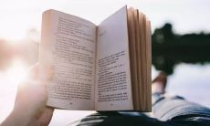 励志座右铭：不断追求进步，让自己成为更加优秀的人