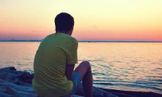 失望到透彻：揭示对妻子幻想的残酷现实的句子