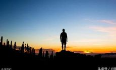 如何避免和克服后悔，以及如何从经历中学习和成长：探索后悔的含义和应对方法