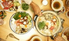 跨年夜发朋友圈晒美食的句子